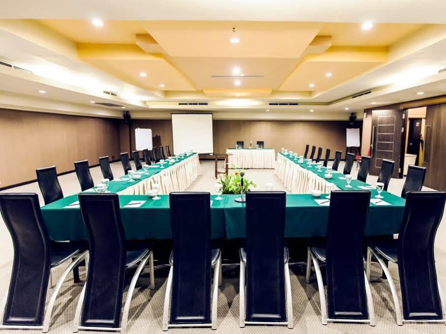 Orchardz Hotel Industri Jakarta Kemayoran Kültér fotó